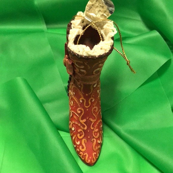 “Lady in Waiting” Heirloom Collectible Ornament Boot - Picture 8 of 15